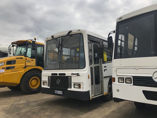 2001 MERCEDES- BENZ BUS 65 SEATER