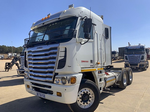 2014 FREIGHTLINER ARGOSY CUMMINS ISX 500