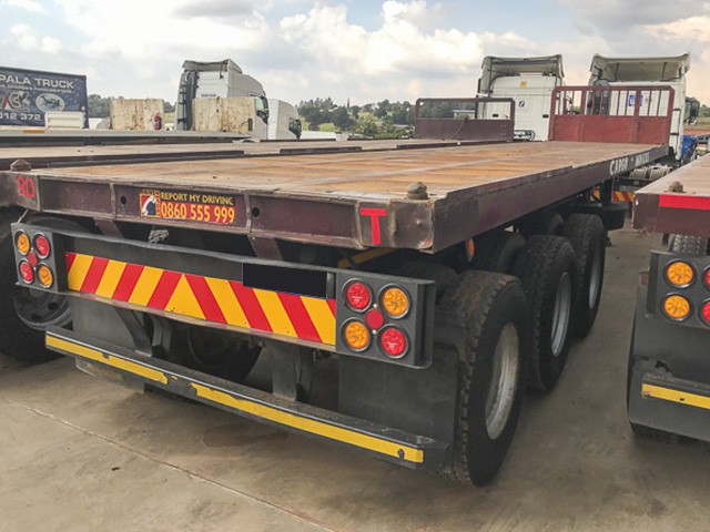 2001 BURG TRAILER FLAT DECK TRI-AXLE TRAILER