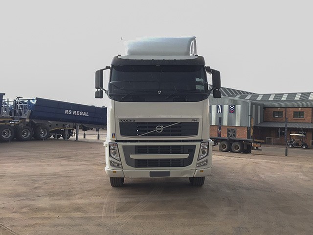2010 VOLVO FH 400