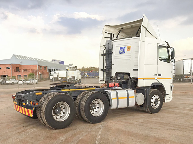 2010 VOLVO FH 400