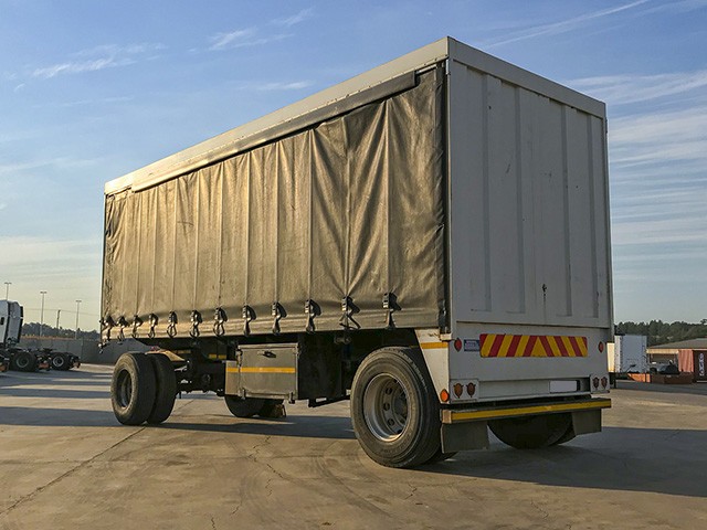 2006 UBT DRAWBAR CURTAIN SIDE TRAILER