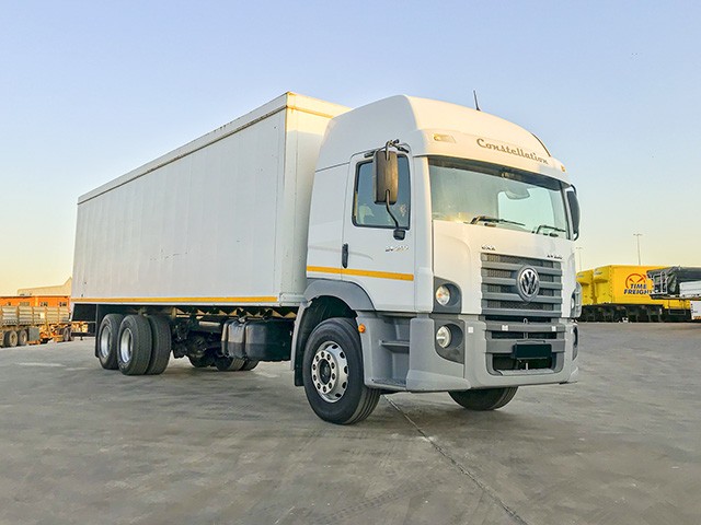 2011 Volkswagen Constellation 24-250 with 138389km for sale