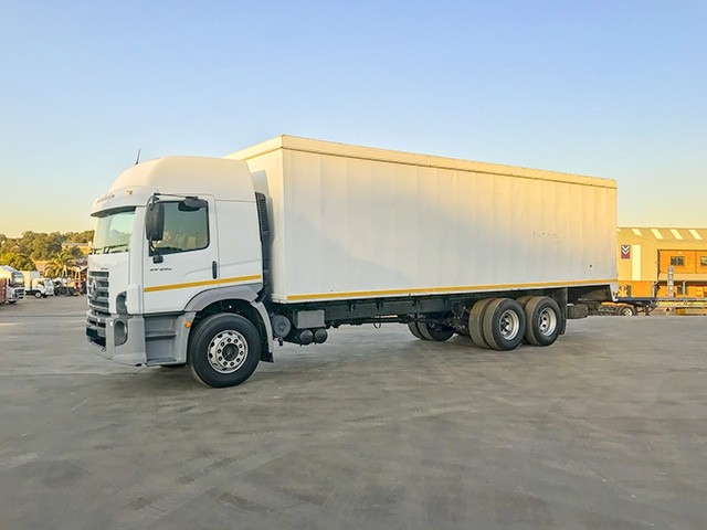 2011 VOLKSWAGEN CONSTELLATION 24.250 14 TON
