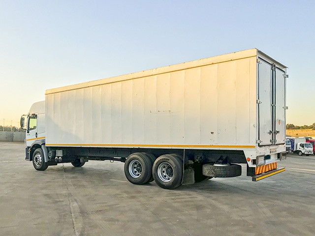 2011 VOLKSWAGEN CONSTELLATION 24.250 14 TON