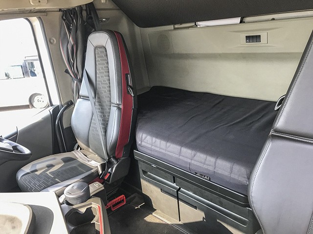 2018 VOLVO FH440