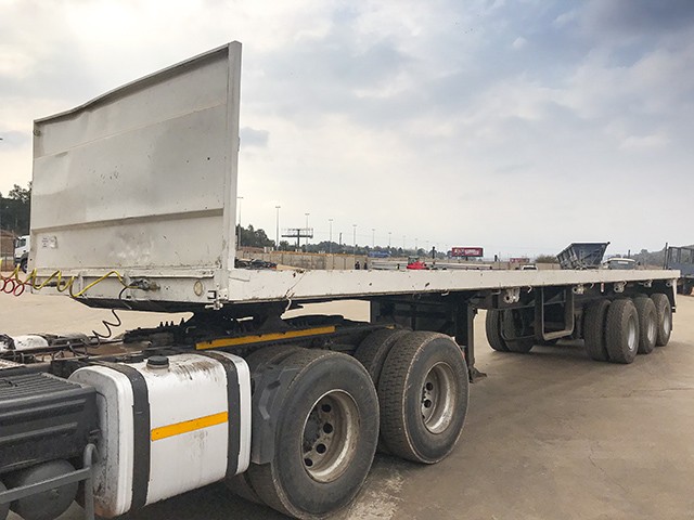 2005 Kearney Flatdeck Triaxle 12.5m Trailer