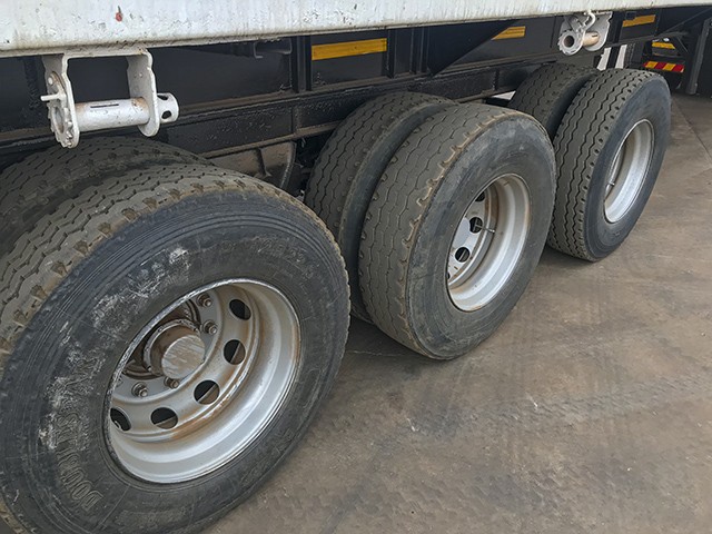 2005 Kearney Flatdeck Triaxle 12.5m Trailer