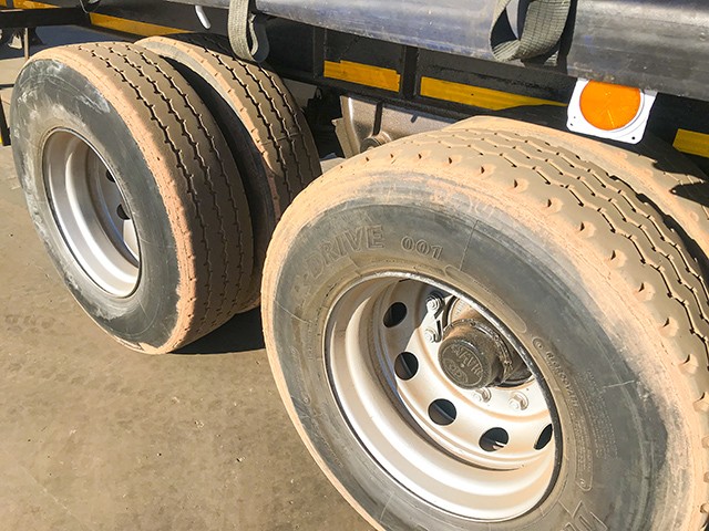 2003 UBT Tautliner Superlink Trailer