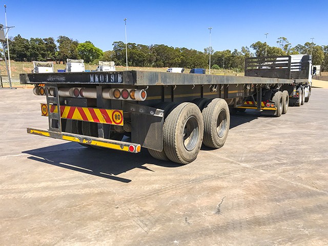 1999 Henred Fruehauf Flatdeck Superlink Trailer