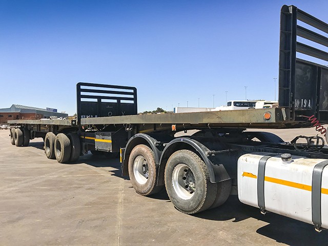 1999 Henred Fruehauf Flatdeck Superlink Trailer