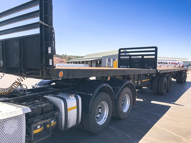1999 Henred Fruehauf Flatdeck Superlink Trailer