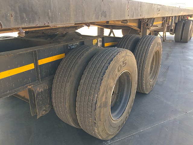 1999 Henred Fruehauf Flatdeck Superlink Trailer