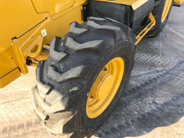 2015 Caterpillar TLB 428F
