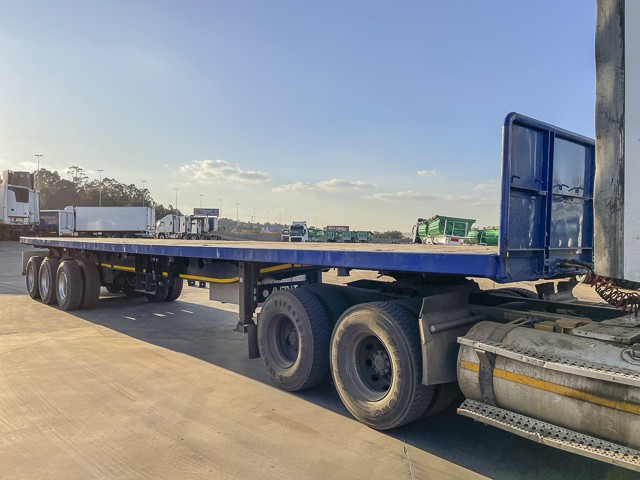 2014 Afrit Flatdeck Tri-axle Trailer