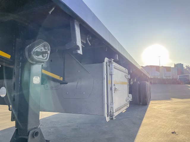 2014 Afrit Flatdeck Tri-axle Trailer