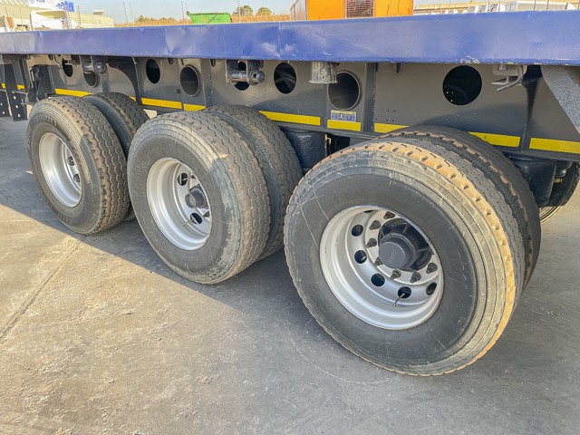 2014 Afrit Flatdeck Tri-axle Trailer