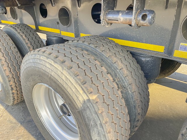 2014 Afrit Flatdeck Tri-axle Trailer