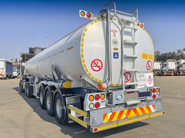 2002 GRW Fuel Tanker Tri-Axle Trailer