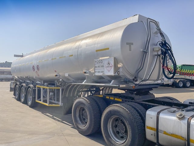 2002 GRW Fuel Tanker Tri-Axle Trailer