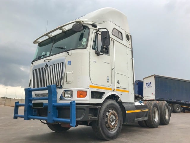 2011 International Eagle 9800I Mid-Roof