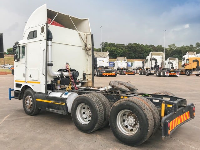 2011 International Eagle 9800I Mid-Roof