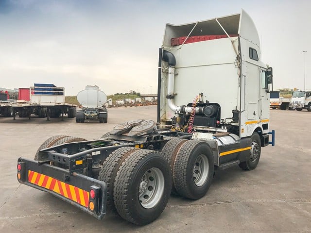 2011 International Eagle 9800I Mid-Roof