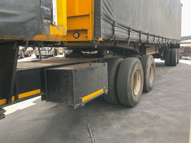 2003 Busaf Tautliner Superlink Trailer