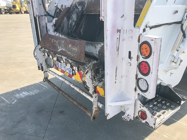 2017 UD Nissan 90 Compactor Truck