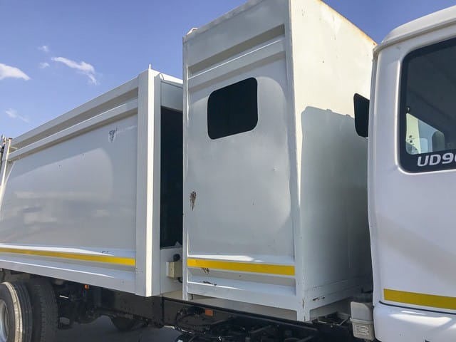 2017 UD Nissan 90 Compactor Truck