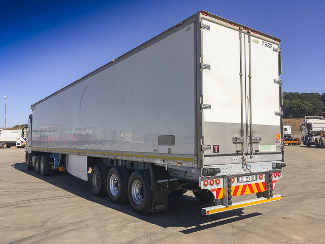 Used 2015 GRW Refrigerated Triaxle Trailer for sale