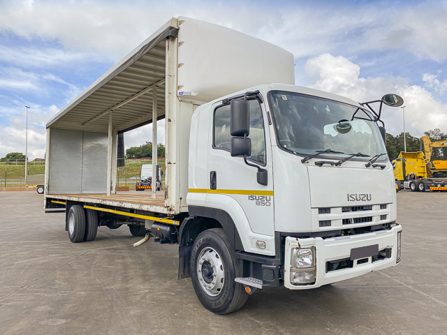 Used 2018 Isuzu FTR 850 Curtainside Truck for sale