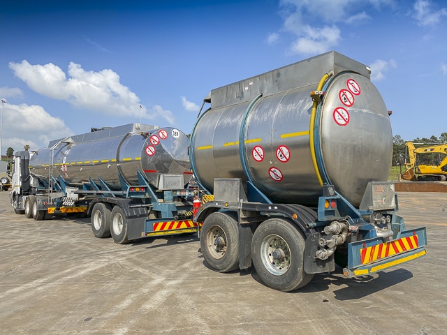 1998 Rosbys Stainless Steel Tanker & Pup Trailer