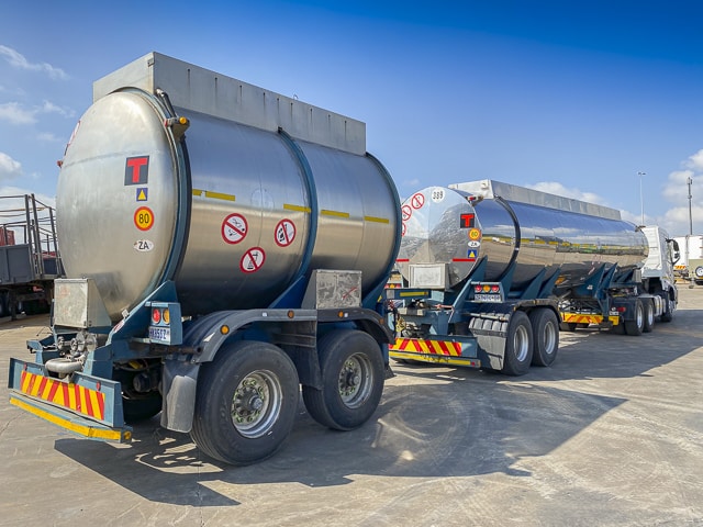1998 Rosbys Stainless Steel Tanker & Pup Trailer