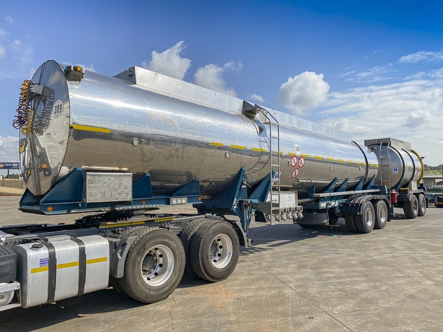 1998 Rosbys Stainless Steel Tanker & Pup Trailer