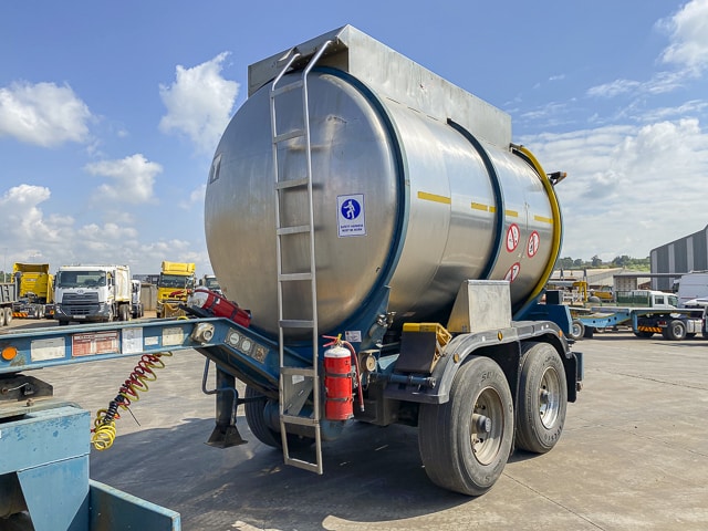 1998 Rosbys Stainless Steel Tanker & Pup Trailer