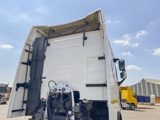 2021 Volvo FH440 – 6×4 Truck Tractor