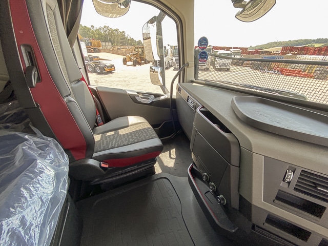 2021 Volvo FH440 – 6×4 Truck Tractor