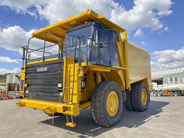 2000 Euclid Hitachi Water Bowser