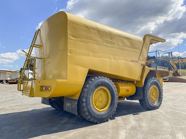 2000 Euclid Hitachi Water Bowser