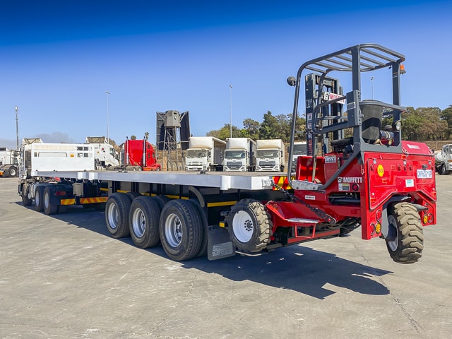 2008 Kearneys Flatdeck Triaxle Trailer & Moffett