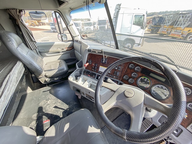2011 Freightliner Argosy ISX 500