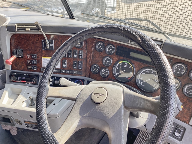 2011 Freightliner Argosy ISX 500