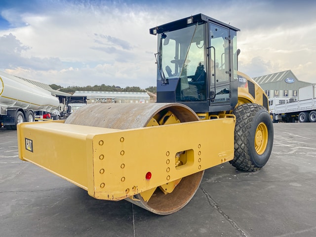 2015 Caterpillar CS78B – 19 Ton Soil Roller Compactor