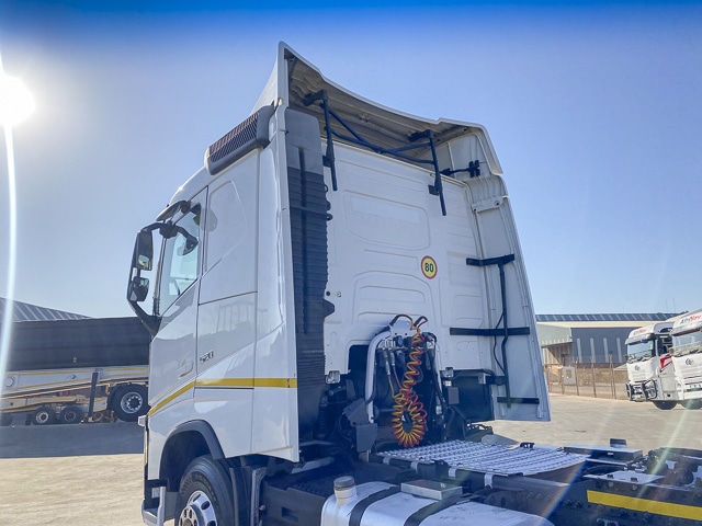 2021 Volvo FH520 – 6×4 Truck Tractor