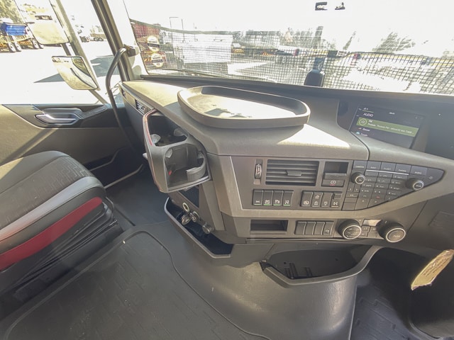 2021 Volvo FH520 – 6×4 Truck Tractor