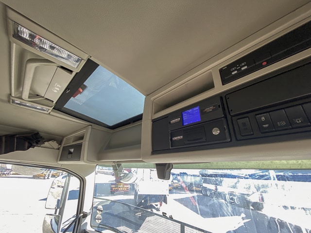 2021 Volvo FH520 – 6×4 Truck Tractor