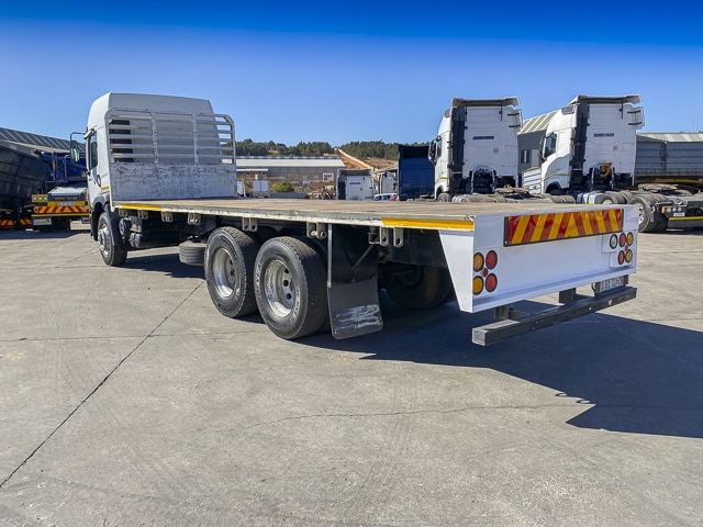 2014 Volkswagen Constellation 24.250 – 14 Ton Flatbed