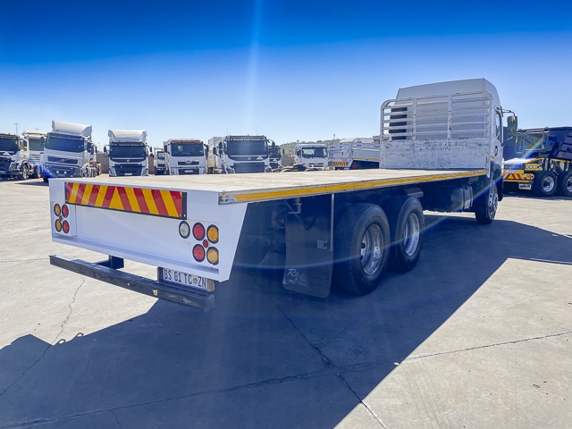 2014 Volkswagen Constellation 24.250 – 14 Ton Flatbed