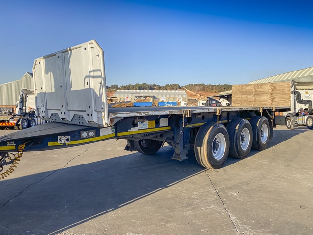 2015 Mercedes-Benz Axor 3535 Brick Crane Truck & Trailer